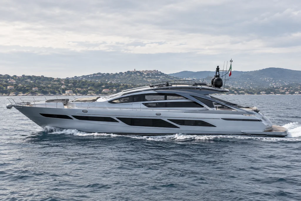 Pershing 9X sur la côte de Saint-Tropez